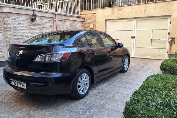 مزدا، 3 نیو صندوق دار