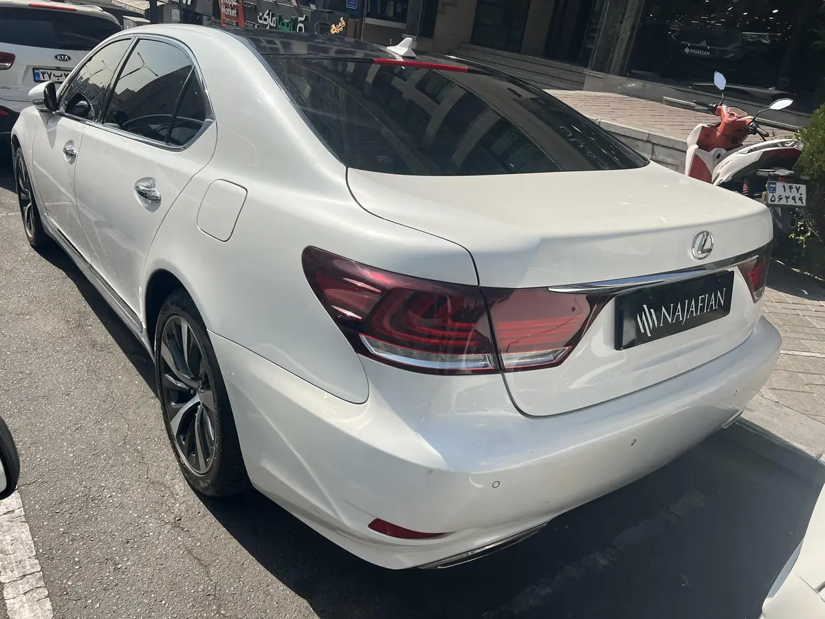 لکسوس،  LS