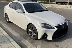 لکسوس، IS