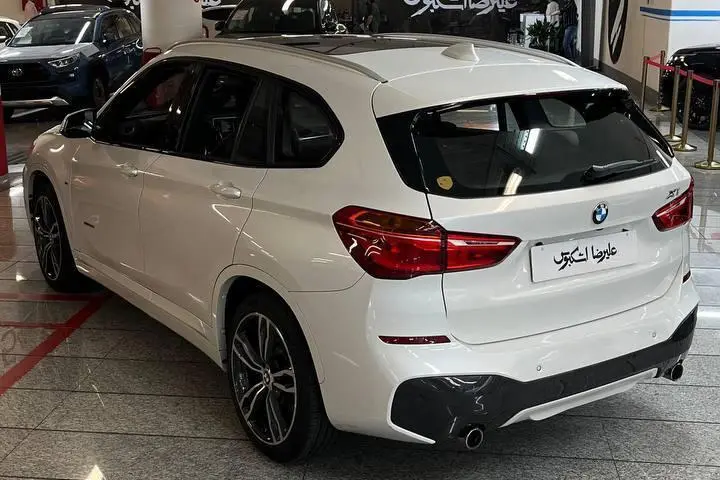 ب ام و،  X1