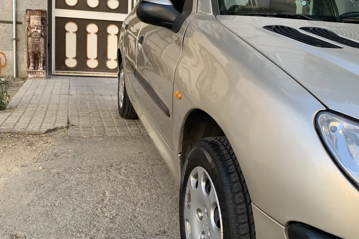 پژو،  206