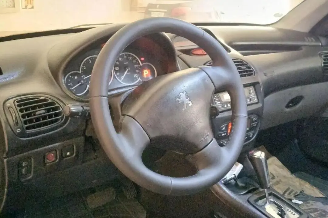 پژو،  206