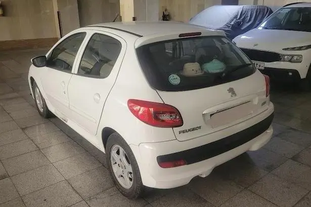 پژو،  207