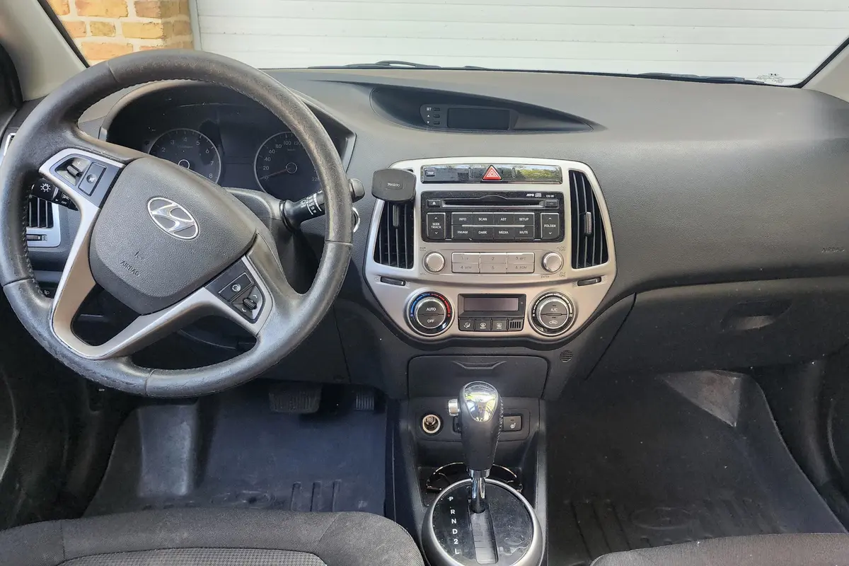هیوندای،  i20
