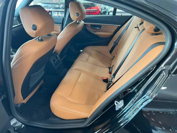 ب ام و، سری 3 سدان