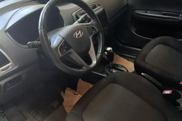 هیوندای  i20