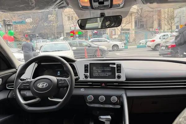 هیوندای، النترا