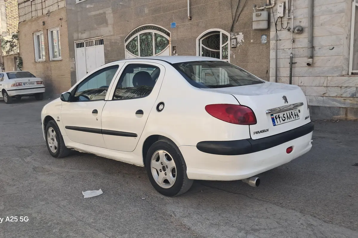 پژو،  206