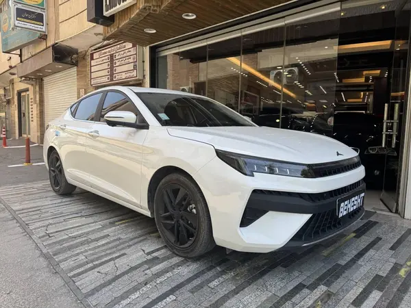 کی ام سی  J7