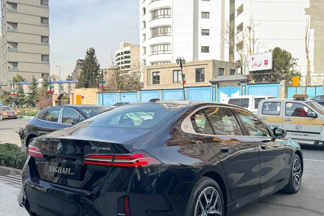 ب ام و،  i5