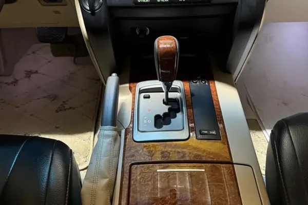 تویوتا، لندکروز چهار در