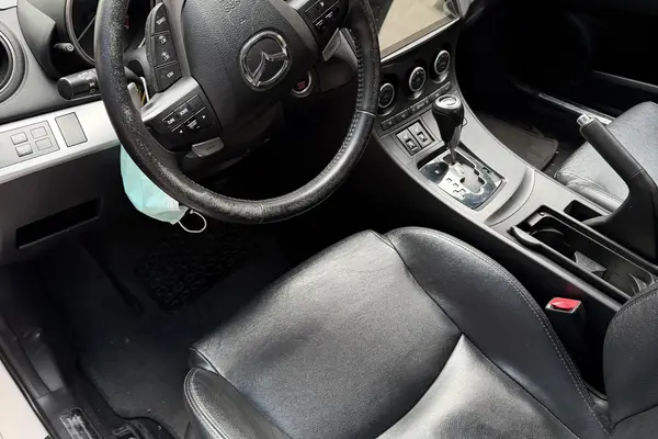 مزدا، 3 نیو صندوق دار