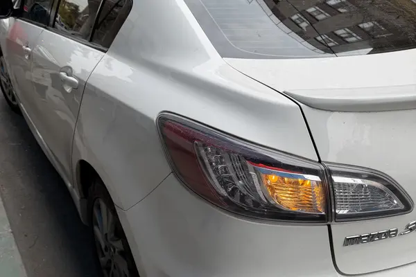 مزدا، 3 نیو صندوق دار