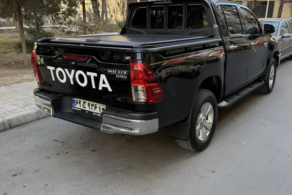 تویوتا، هایلوکس دو کابین