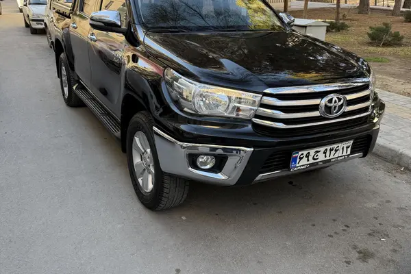 تویوتا، هایلوکس دو کابین