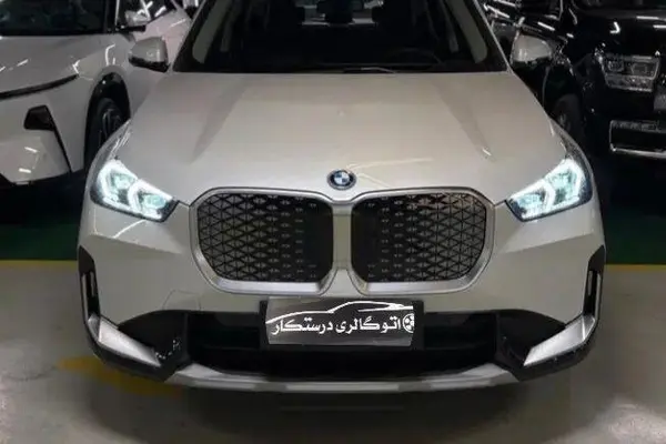 ب ام و  iX1
