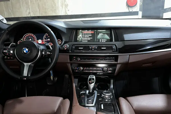 ب ام و، سری 5 سدان