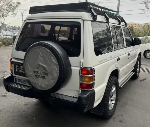 میتسوبیشی، پاجرو چهار در