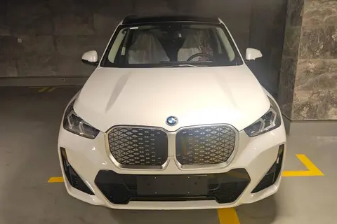 ب ام و، iX1