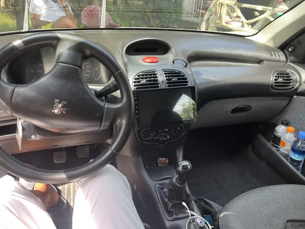 پژو، 206