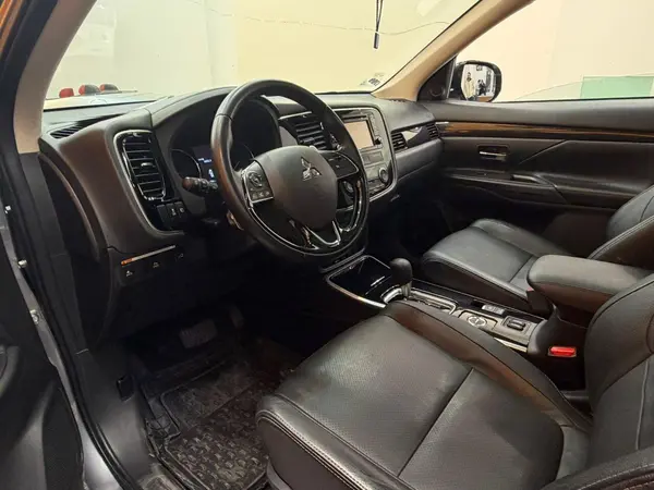 میتسوبیشی، اوتلندر