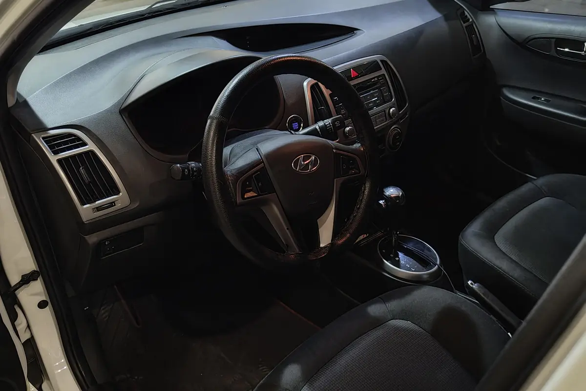 هیوندای  i20