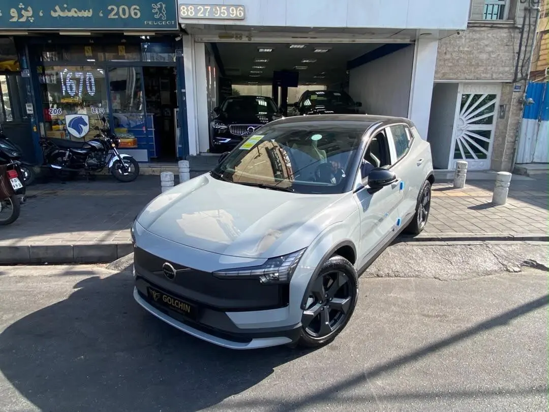 ولوو،  EX30