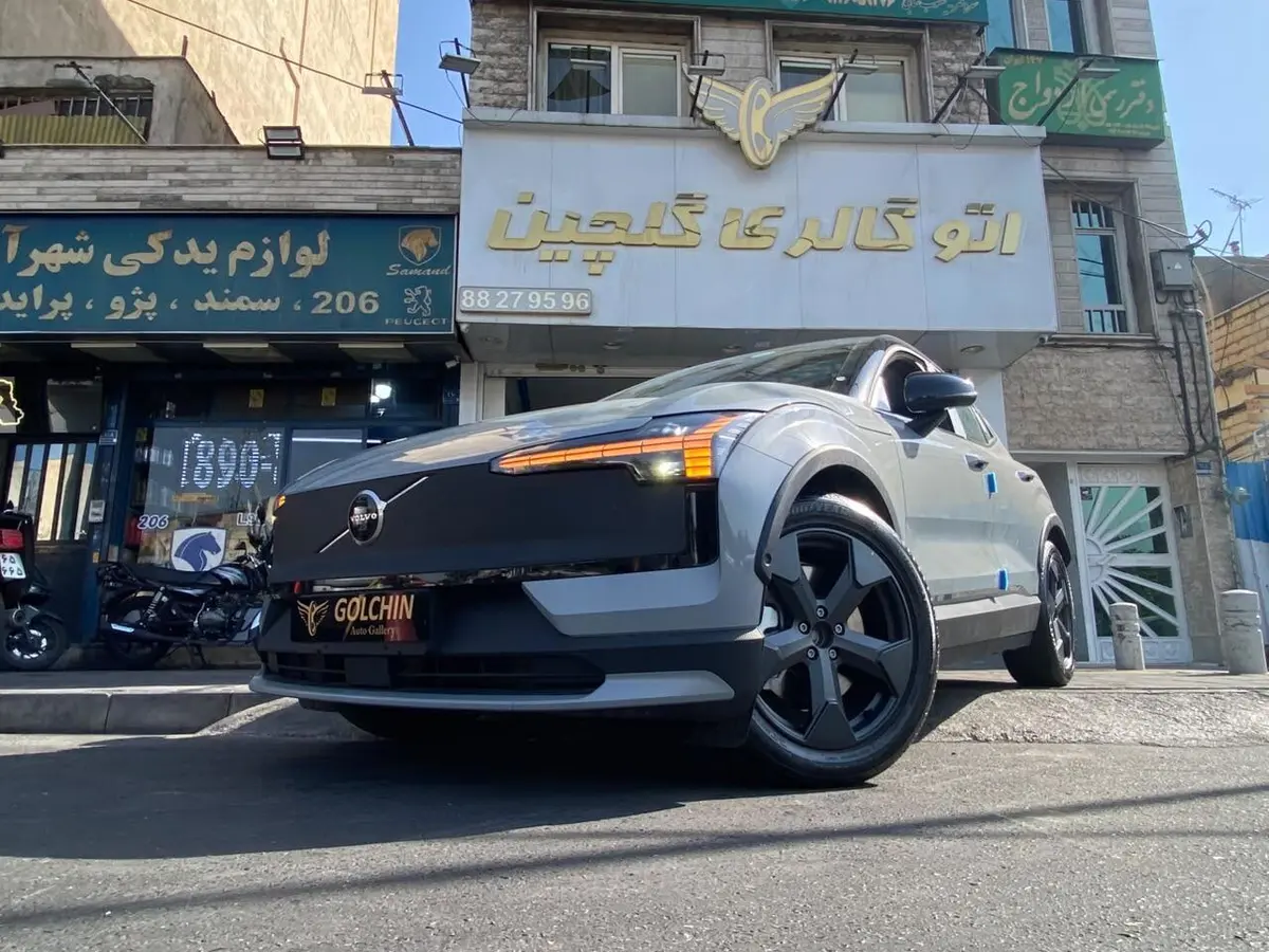 ولوو،  EX30