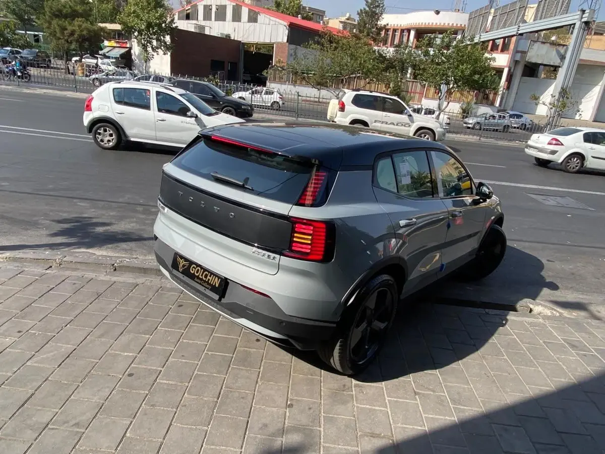 ولوو،  EX30