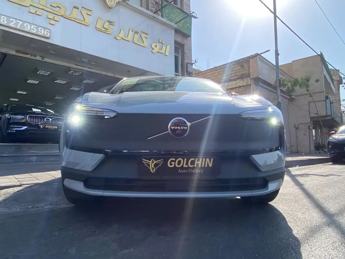 ولوو،  EX30