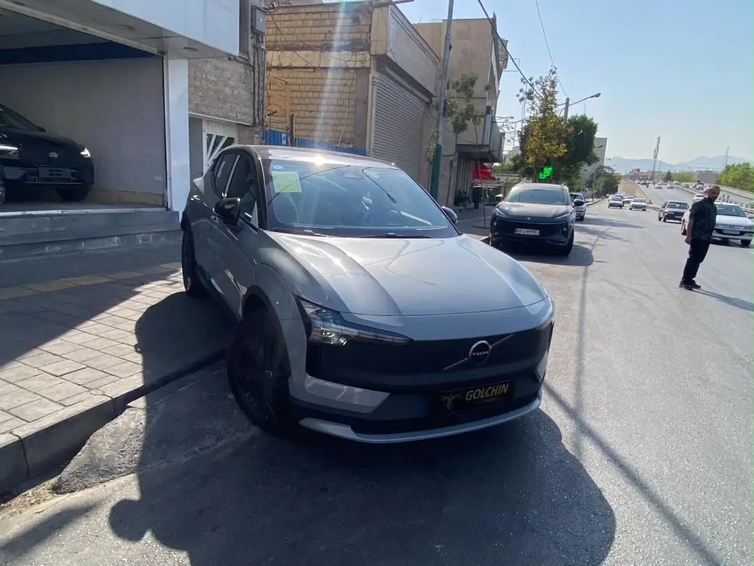 ولوو،  EX30