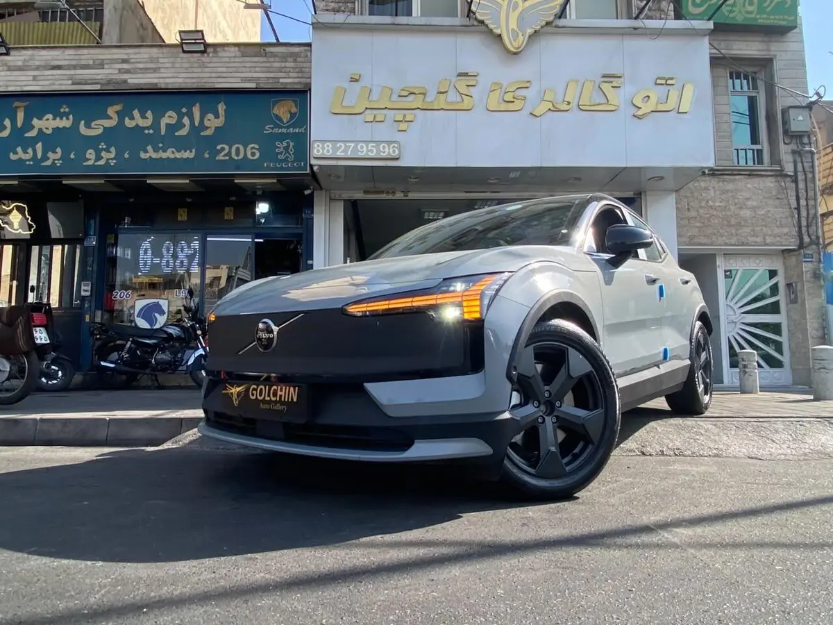 ولوو،  EX30