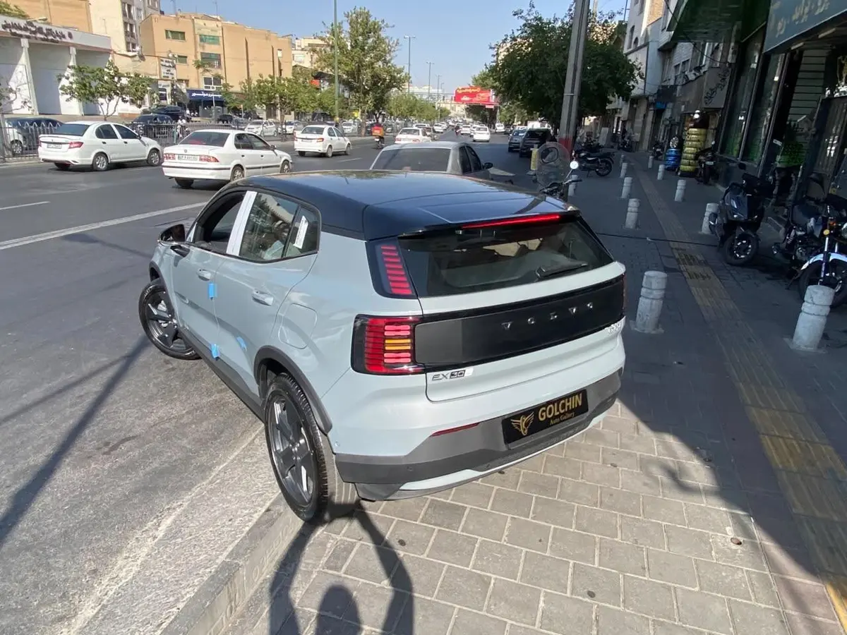ولوو،  EX30
