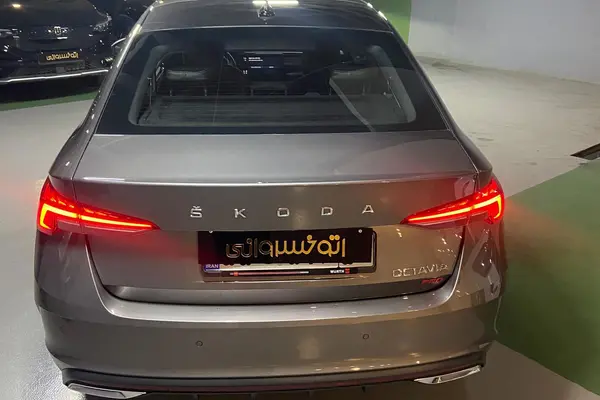 اشکودا، اوکتاویا پرو