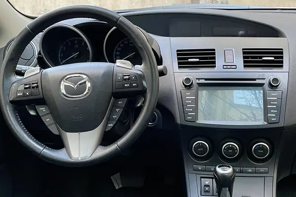 مزدا، 3 نیو صندوق دار