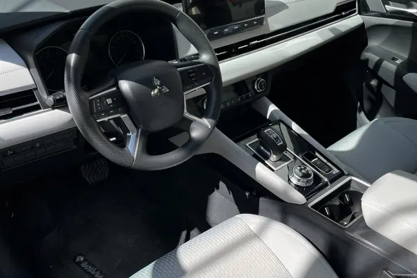 میتسوبیشی، اوتلندر