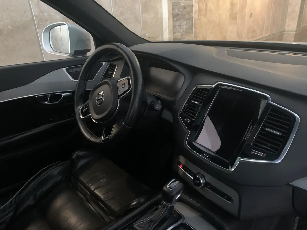 ولوو،  XC90