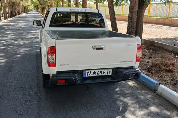 ایسوزو  دی مکس