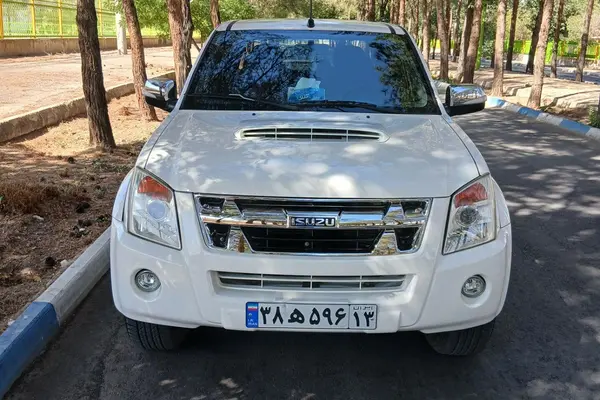 ایسوزو  دی مکس