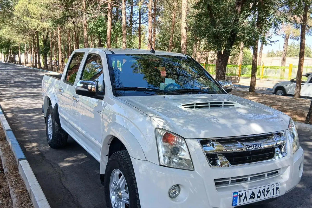 ایسوزو  دی مکس