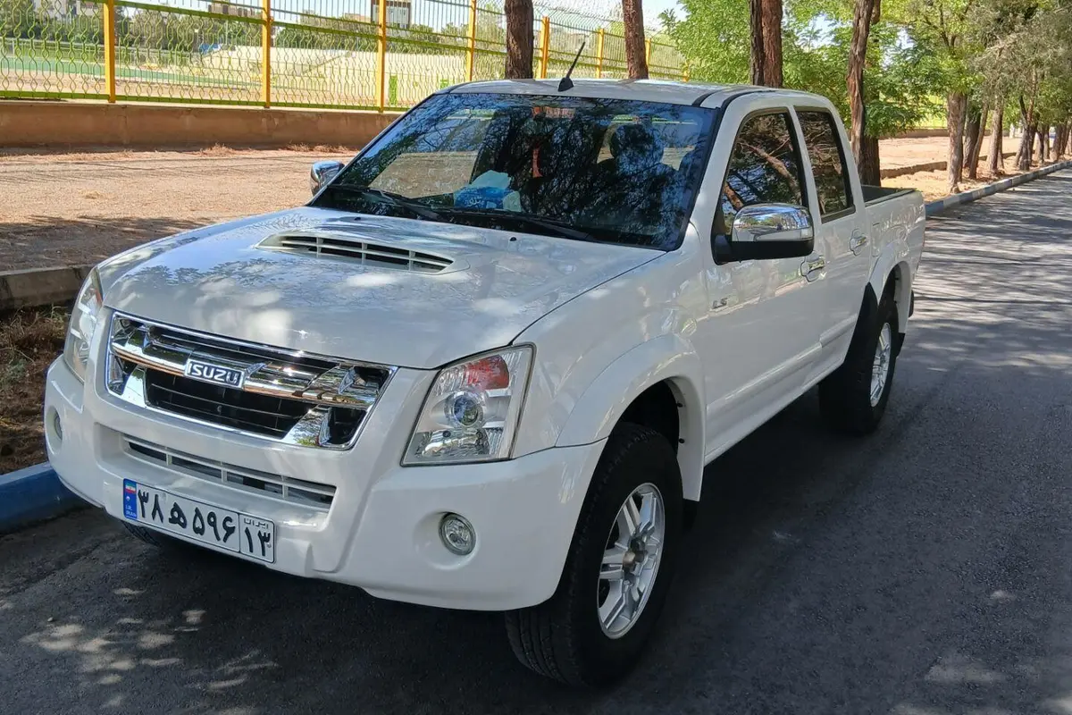 ایسوزو  دی مکس