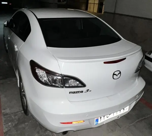 مزدا، 3 نیو صندوق دار