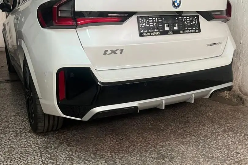ب ام و  iX1
