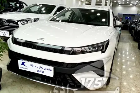کی ام سی J7