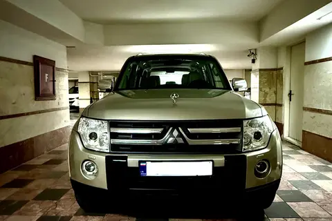 میتسوبیشی، پاجرو چهار در