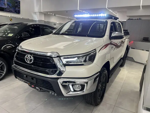 تویوتا، هایلوکس دو کابین