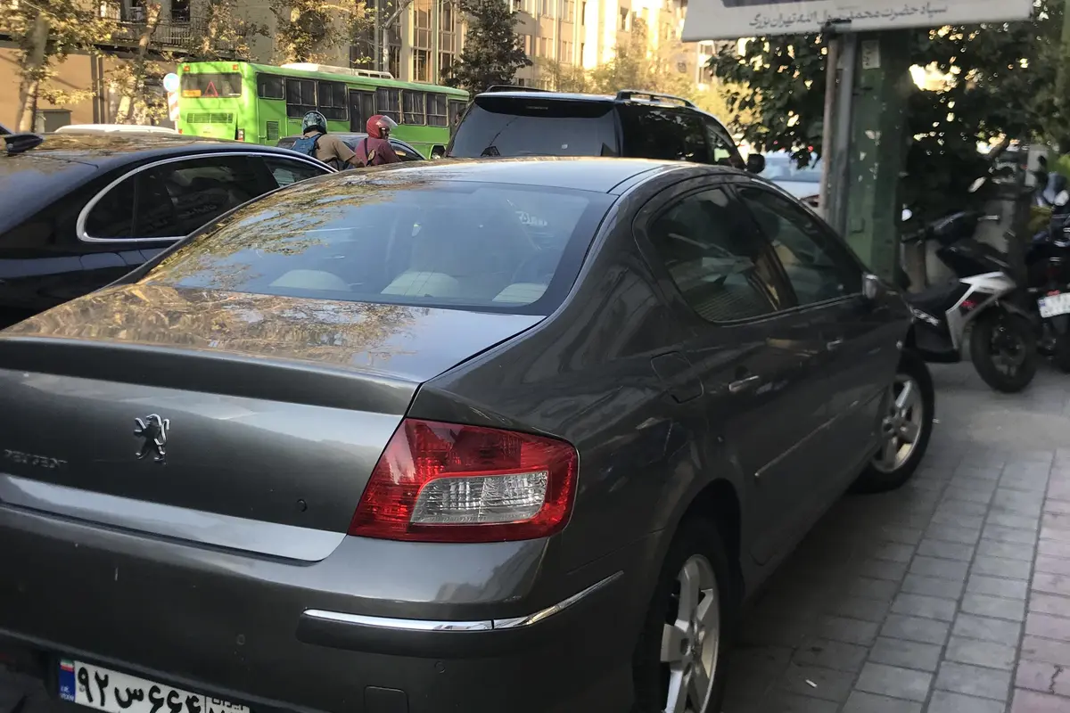 پژو،  407