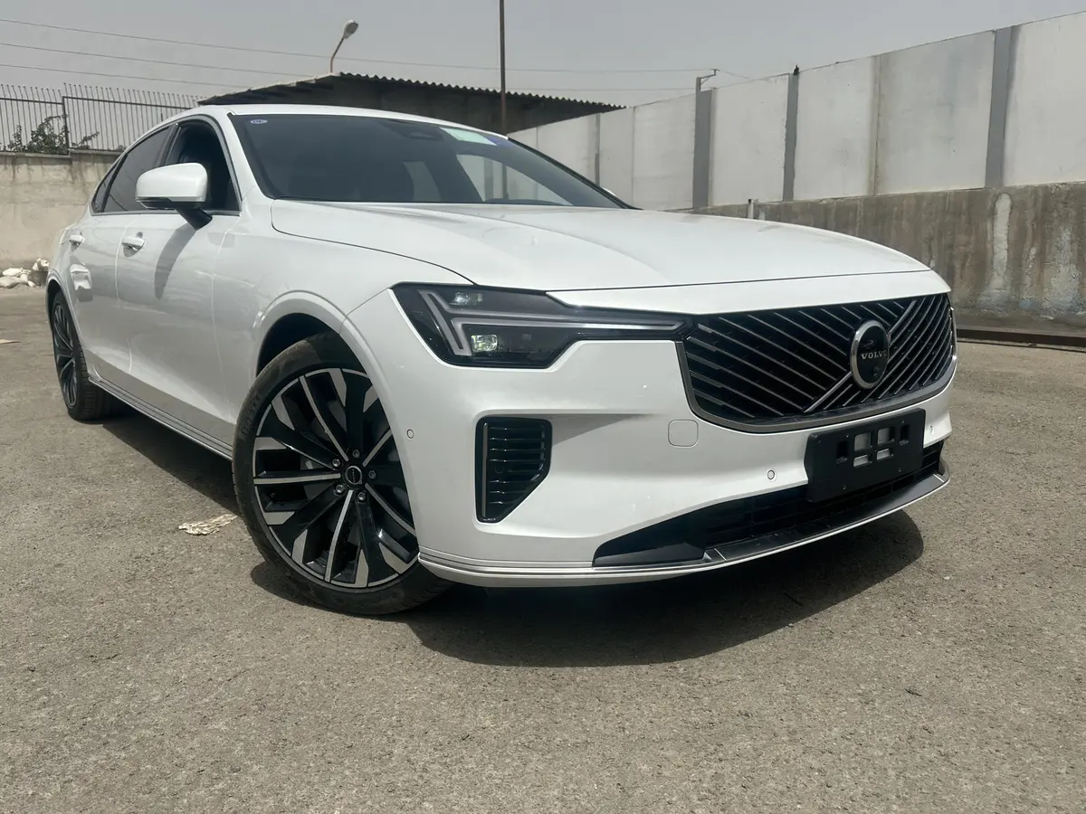 ولوو،  S90