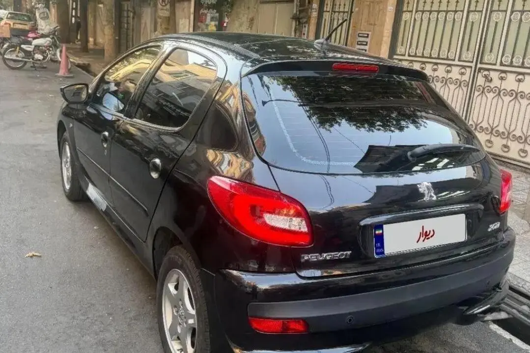 پژو،  207
