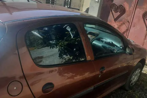 پژو، 206